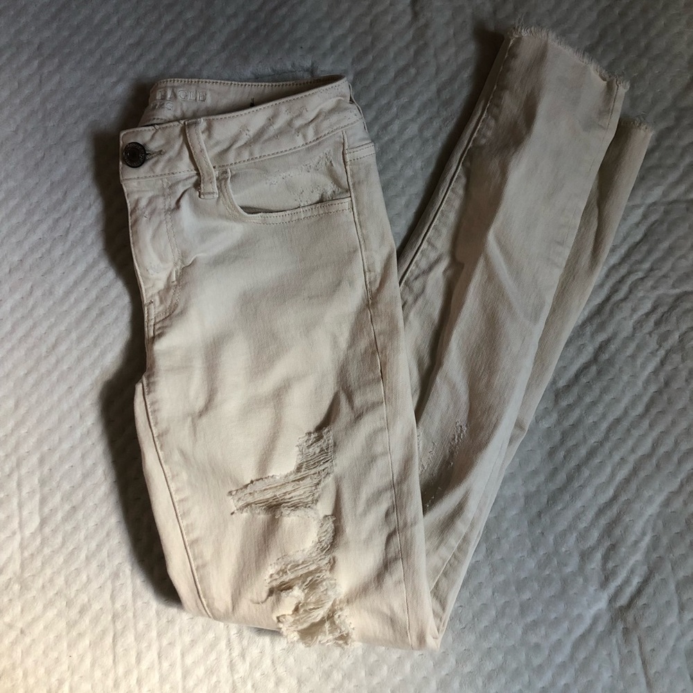Cream Distressed jeans